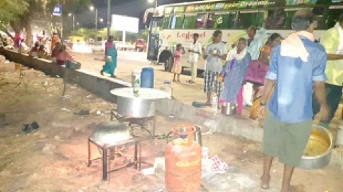 Tourist bus driver booked for cooking food at Miramar beach