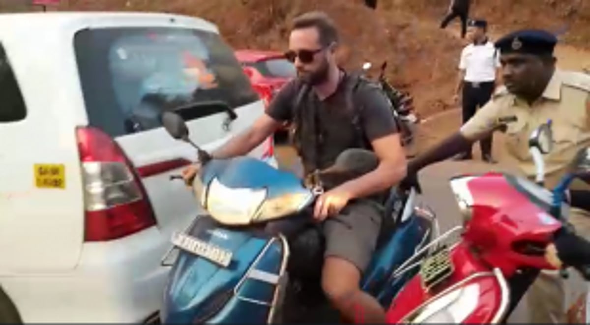 Tourist escapes from the Goa traffic police net in Mandrem