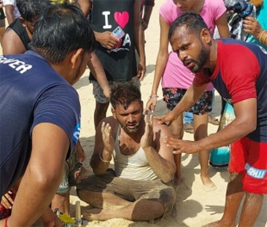 Tourist rescued from drowning at Calangute beach 1 Tourist rescued from drowning at Calangute beach