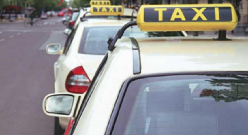 Tourist taxis face cancellation  of permit as deadline ends