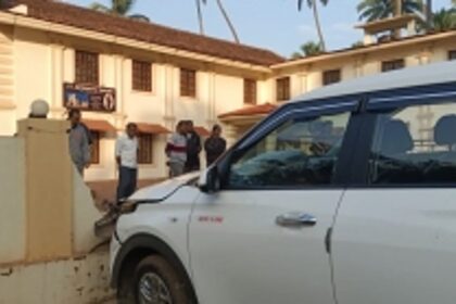 Tourists Escape Unharmed as Rent-a-Car Crashes into Chapel Compound Wall in Anjuna