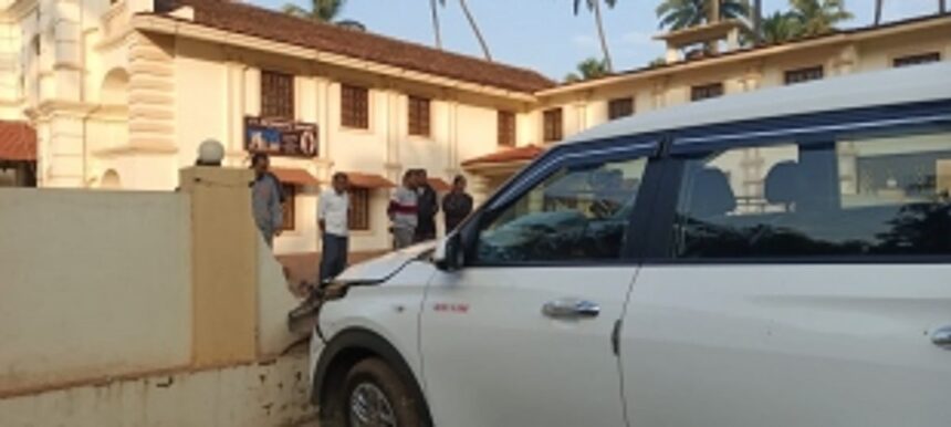 Tourists Escape Unharmed as Rent-a-Car Crashes into Chapel Compound Wall in Anjuna 1 Tourists Escape Unharmed as Rent-a-Car Crashes into Chapel Compound Wall in Anjuna