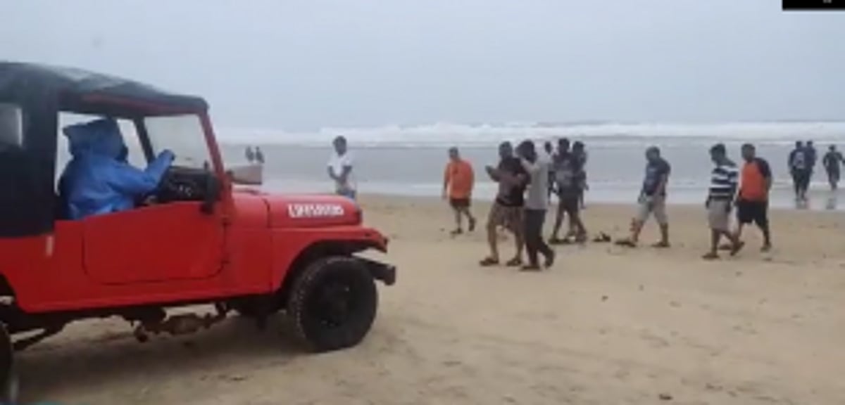 Tourists asked to keep out of the water, as high waves lash Baga