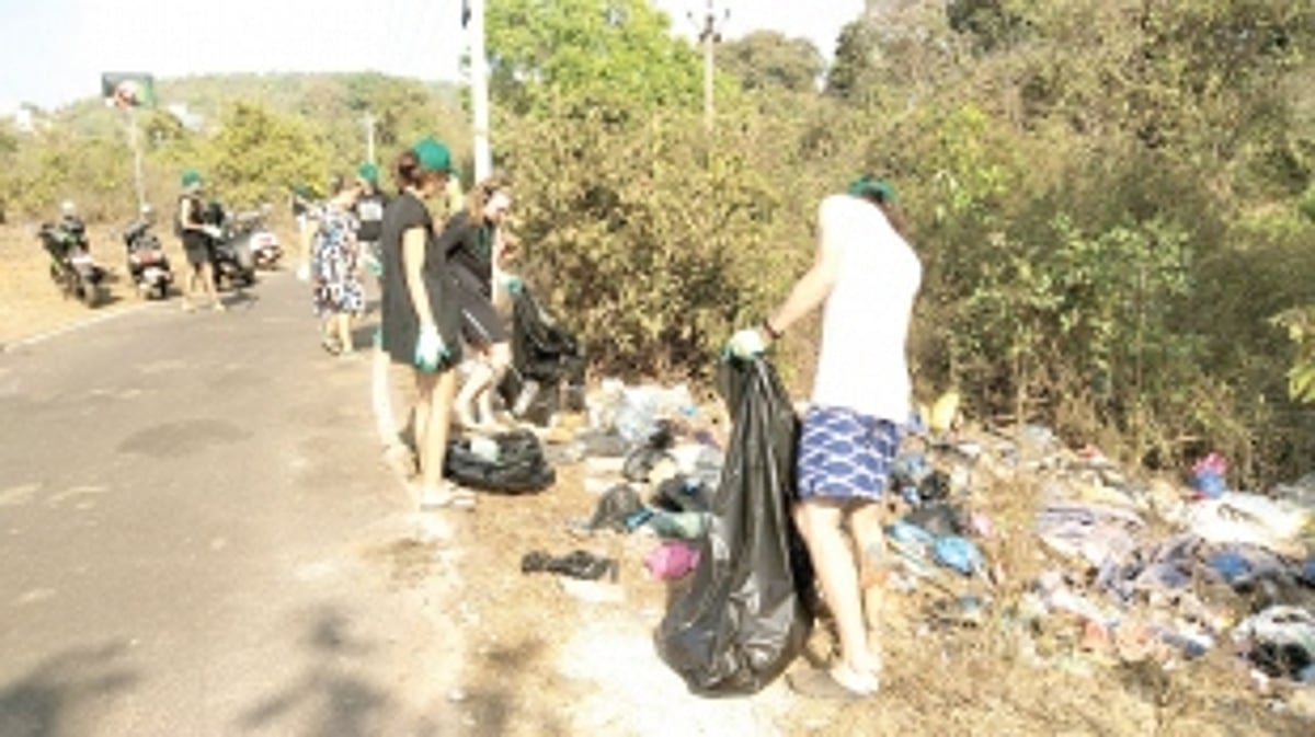 Tourists clear garbage at Arambol