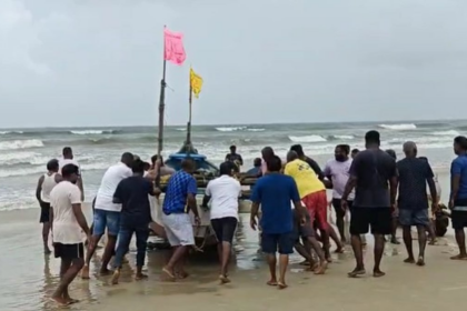 Traditional Goan Fishermen Set Sail from Varca and Benaulim