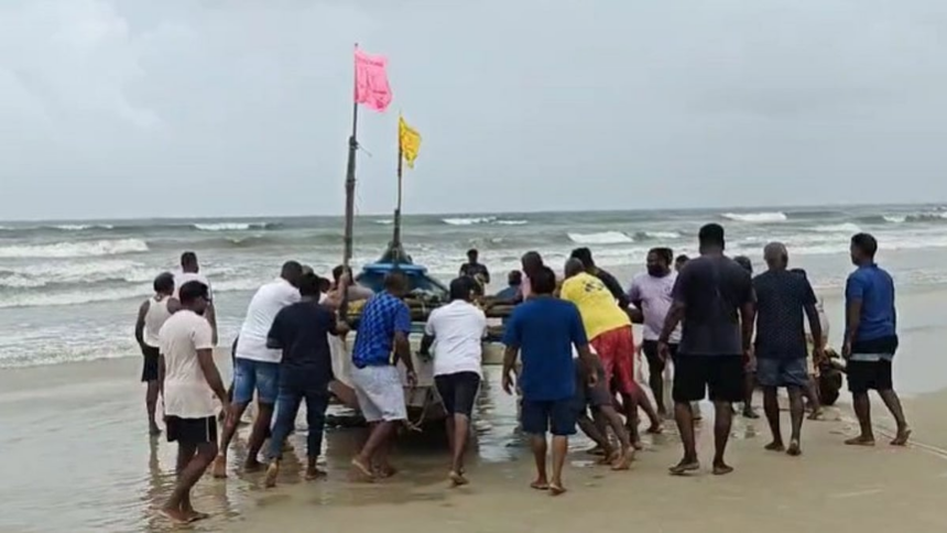 Traditional Goan Fishermen Set Sail from Varca and Benaulim