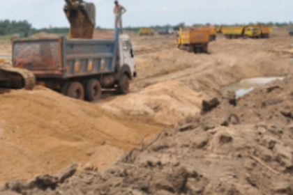 Traditional extractors request  Govt to legalise sand mining