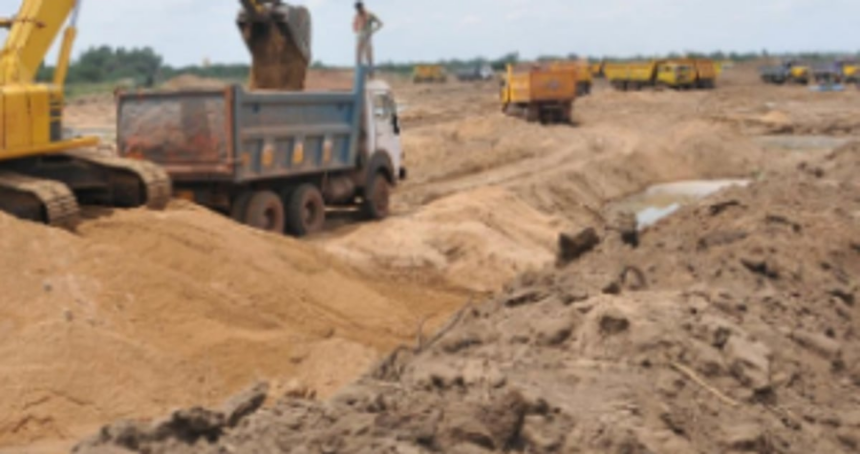 Traditional extractors request Govt to legalise sand mining 1 Traditional extractors request Govt to legalise sand mining