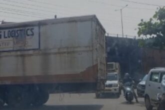 Traffic Jam Near Savitri Hall, Curti-Ponda Due to Vendors' Encroachment and Large Banner Hindrance