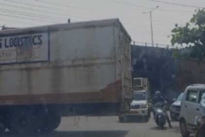 Traffic Jam Near Savitri Hall, Curti-Ponda Due to Vendors' Encroachment and Large Banner Hindrance