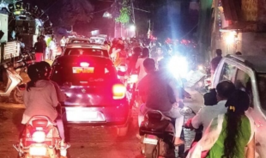 Traffic chaos in Panjim due  to Narkasur, shopping spree