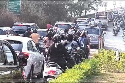 Traffic chaos on Mandovi Bridge