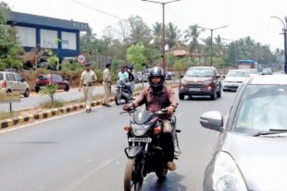 Traffic chaos on NH 17 from Arlem to Davorlim junction