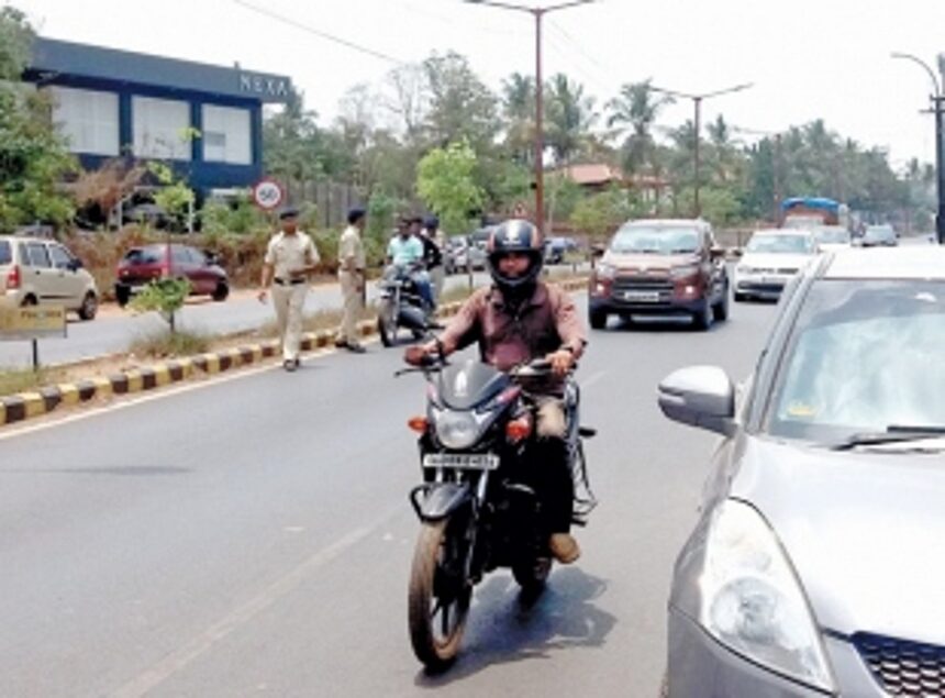 Traffic chaos on NH 17 from Arlem to Davorlim junction