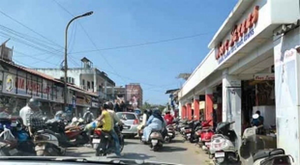 Traffic chaos plagues Margao market amidst festive shopping frenzy