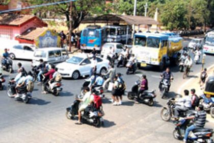 Traffic chaos rule supreme during peak hours on the NH-17 at Navelim