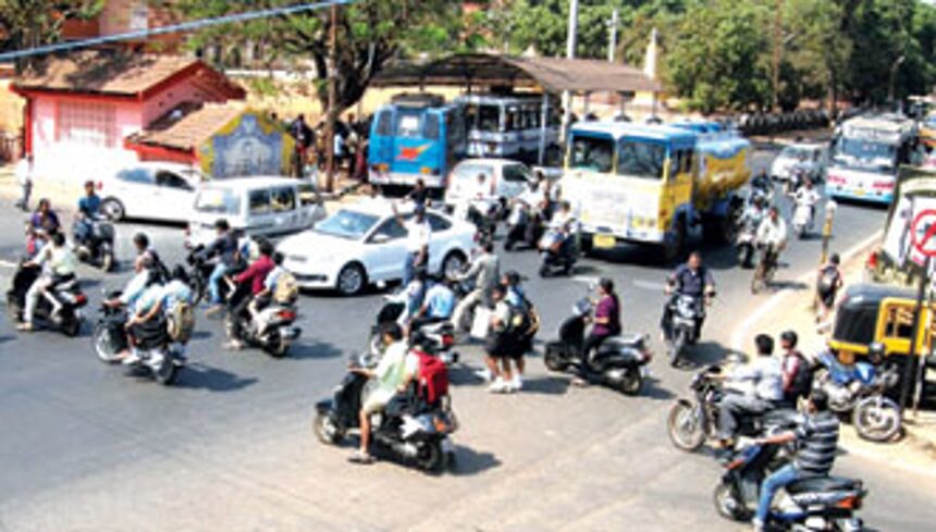 Traffic chaos rule supreme during peak hours on the NH-17 at Navelim