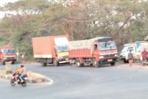 Traffic circle, need of the hour  at road junction near Varnapuri