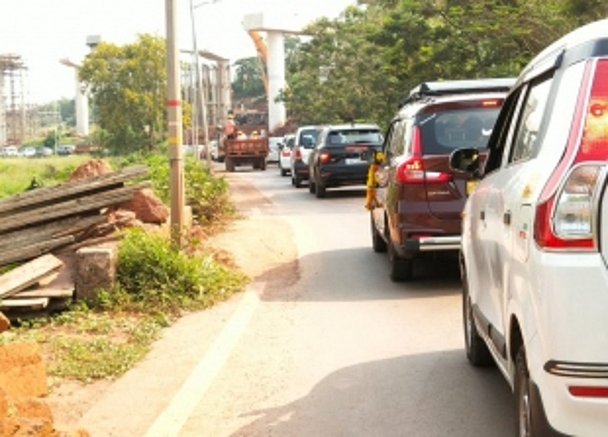 Traffic congestion as Sukekulan-Mopa flyover construction work in progress