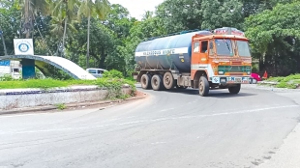 Traffic congestion at Rawanfond junction