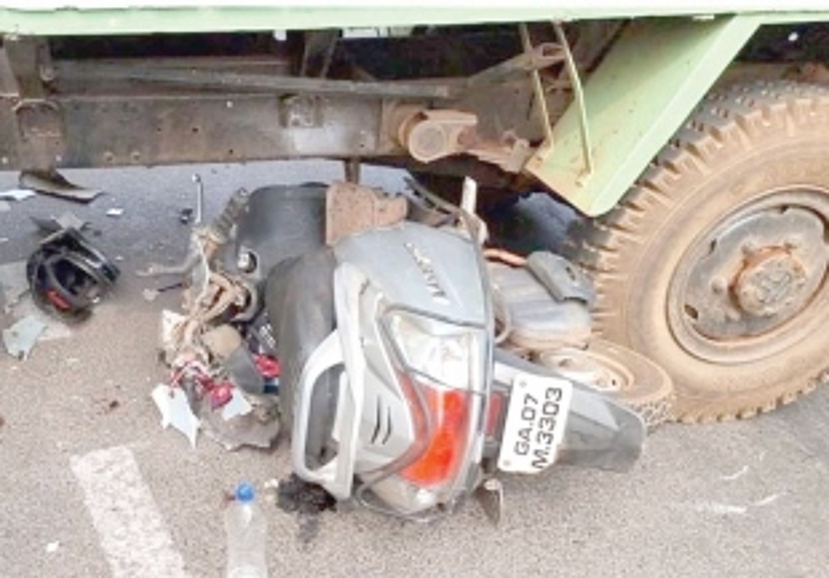 Traffic cop killed, wife injured in fatal mishap at Gaundalim