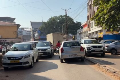 Traffic goes into a tizzy, as Smart city digs the hell out of people’s patience