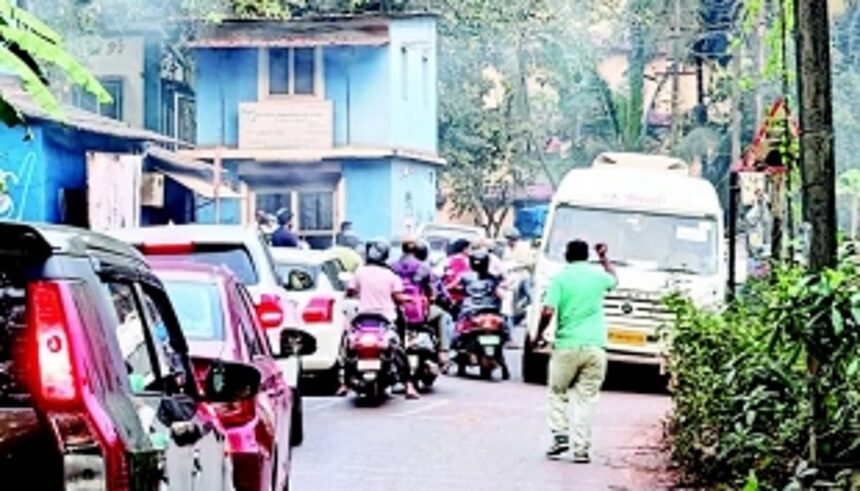 Traffic jams a regular feature at Cunchelim-Sodiem junction