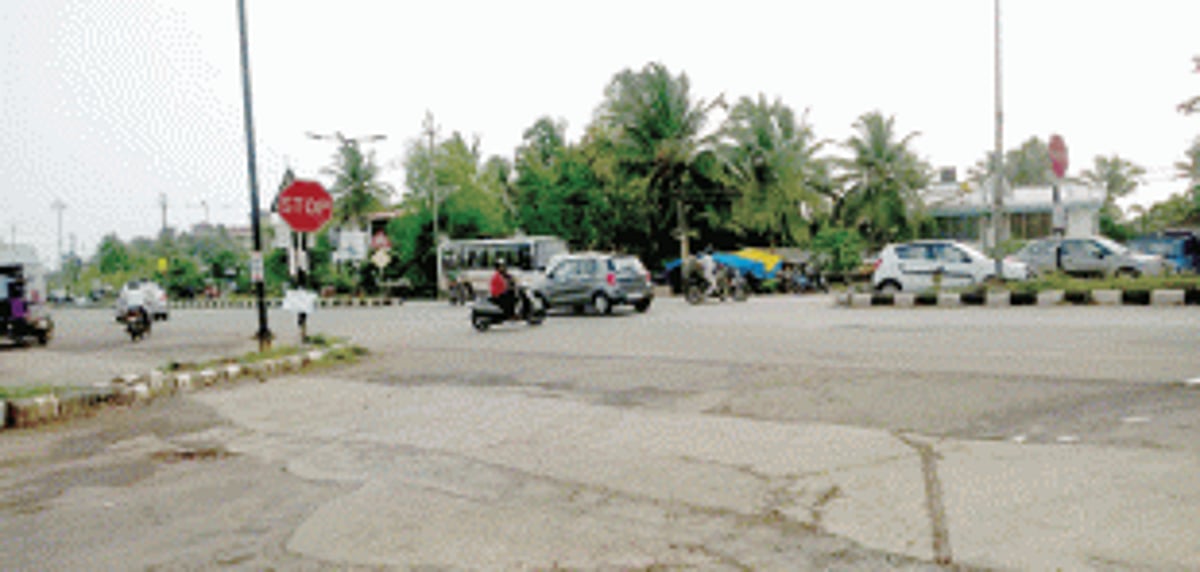 Traffic lights needed at Bogmalo junction