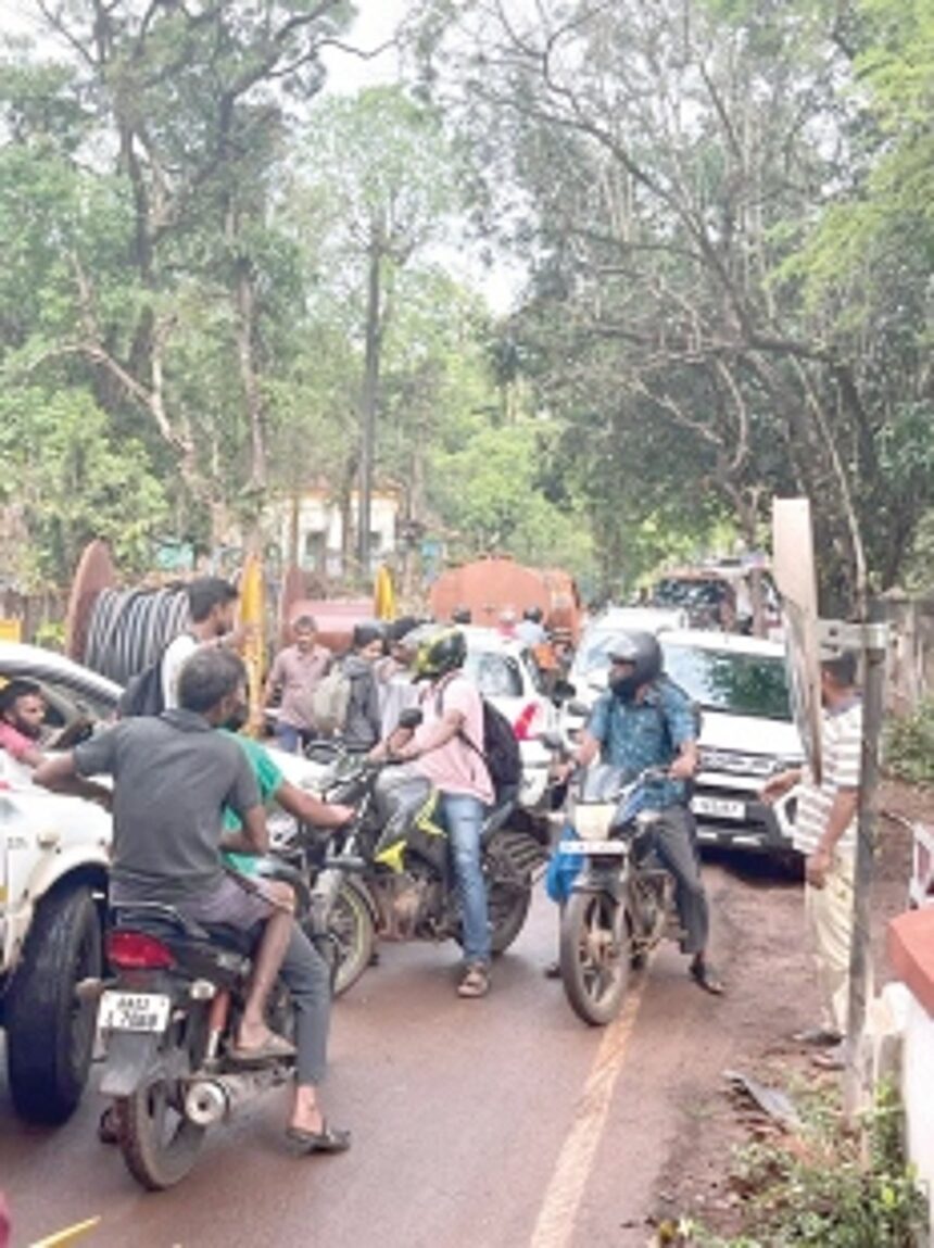 Traffic management needed on Ganeshpuri Road