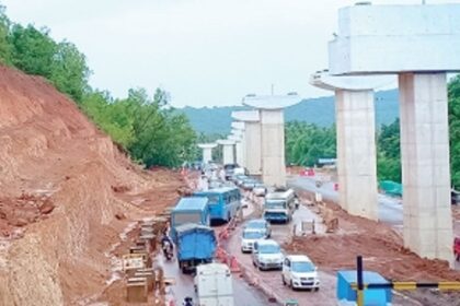 Traffic moves at a ‘frustrating’ slow pace at Cortalim junction