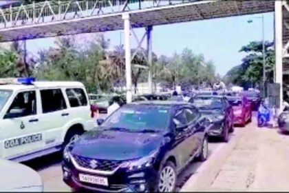 Traffic nightmare at Miramar continues outside Sharada Mandir School