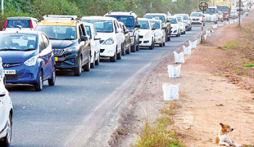 Traffic signal at Nuvem junction  creates long queues