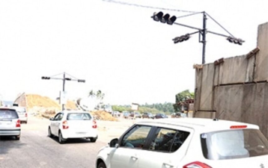 Traffic signal pole removed due to electric current leak: DySP Traffic 1 Traffic signal pole removed due to electric current leak: DySP Traffic