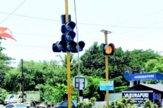 Traffic signals installed at Varunapuri junction