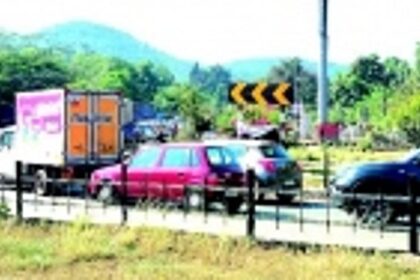 Traffic snarls a regular feature along narrow NH passing through Borim