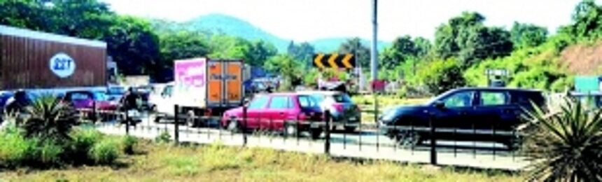 Traffic snarls a regular feature along narrow NH passing through Borim