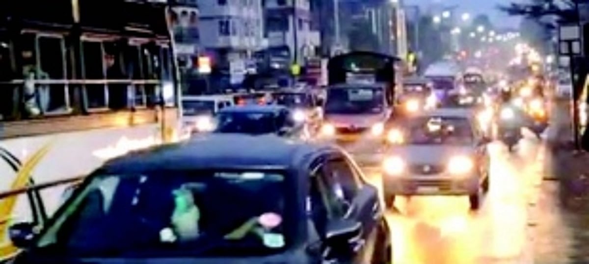 Traffic snarls to throw Christmas  and New Year celebrations off gear