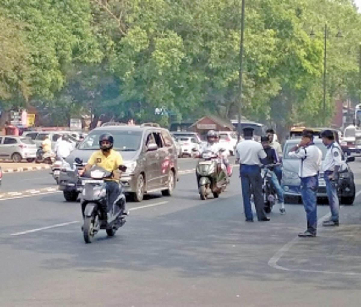 Traffic violators surprised as cops click pictures instead of issuing challans