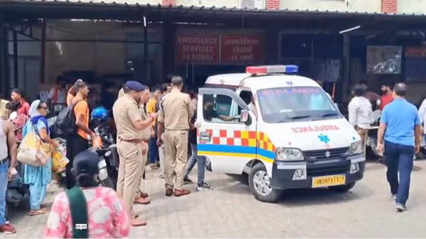 Tragedy at Mansa Devi Temple: Stampede Leaves 6 Dead, Several Injured in Haridwar 1 Tragedy at Mansa Devi Temple: Stampede Leaves 6 Dead, Several Injured in Haridwar