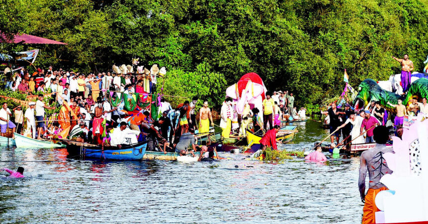 Tragedy averted as Sangod float boat capsizes at Cumbharjua 1 Tragedy averted as Sangod float boat capsizes at Cumbharjua