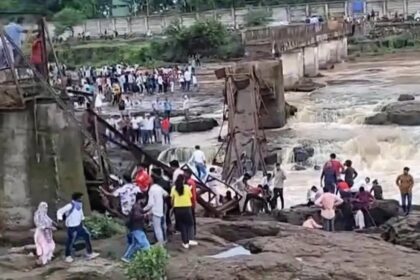 Tragedy in Pune: Indrayani Bridge Collapses, 6 Dead, 25 Feared Swept Away