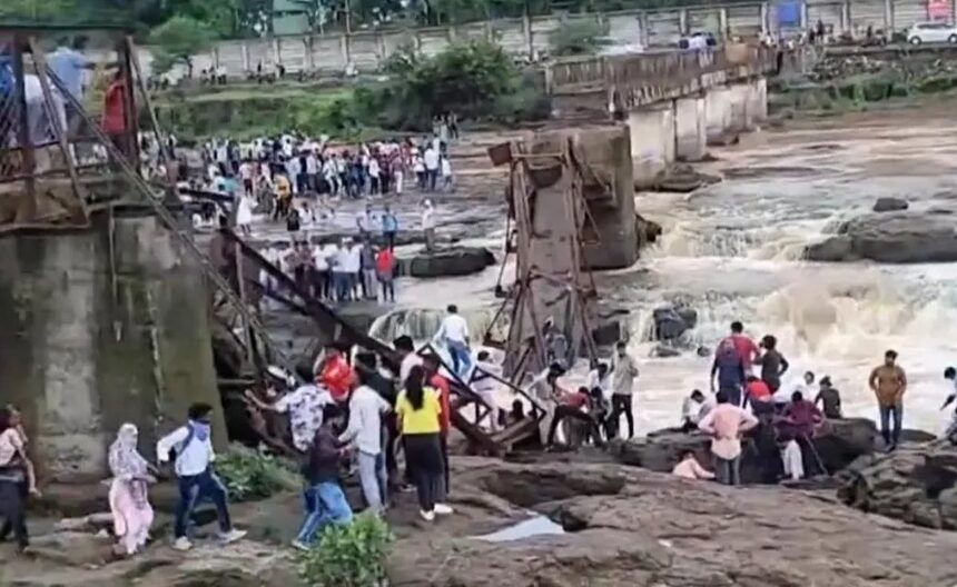 Tragedy in Pune: Indrayani Bridge Collapses, 6 Dead, 25 Feared Swept Away 1 Tragedy in Pune: Indrayani Bridge Collapses, 6 Dead, 25 Feared Swept Away