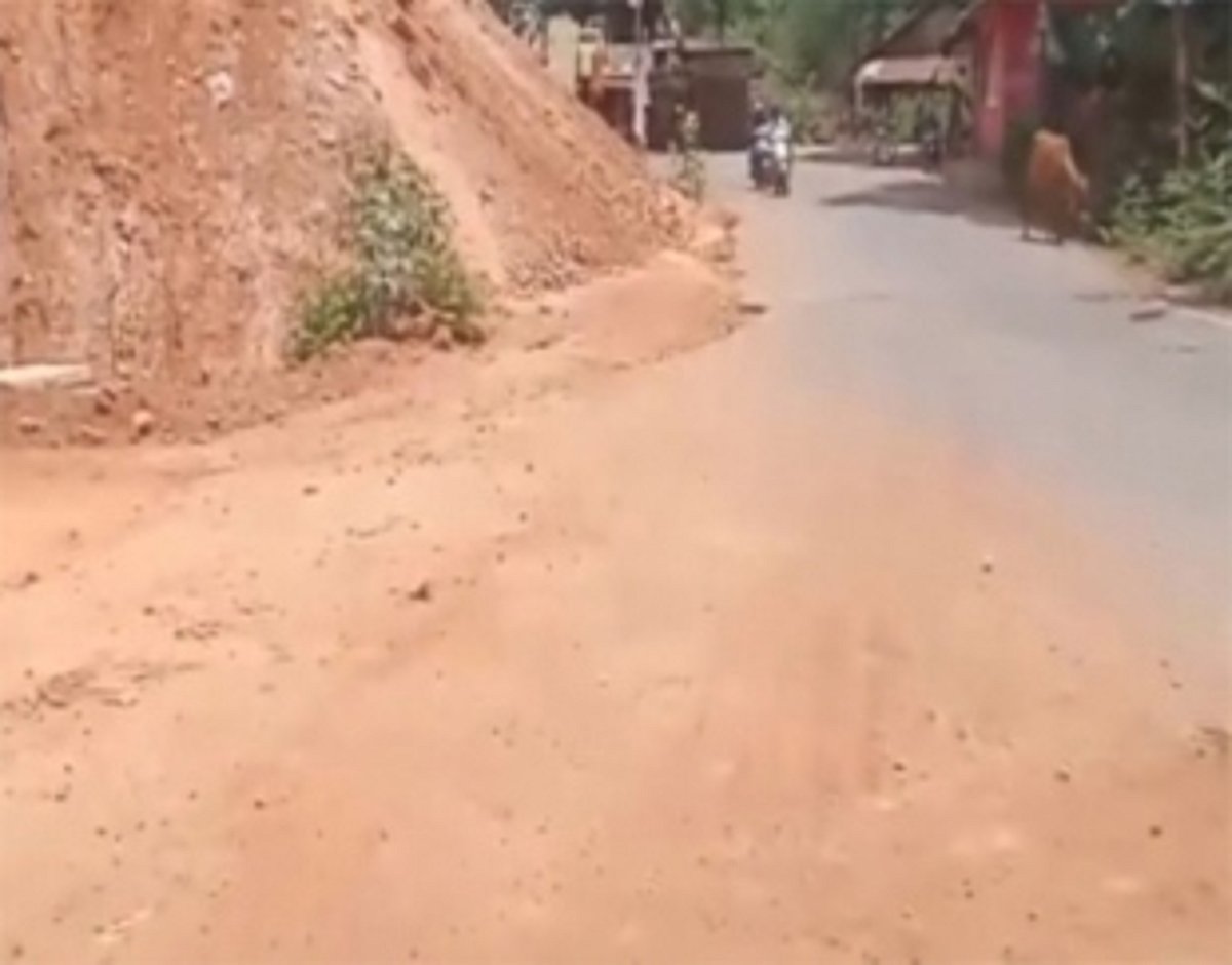 Tragedy lurks at Khandepar as land filling risks commuters’ safety