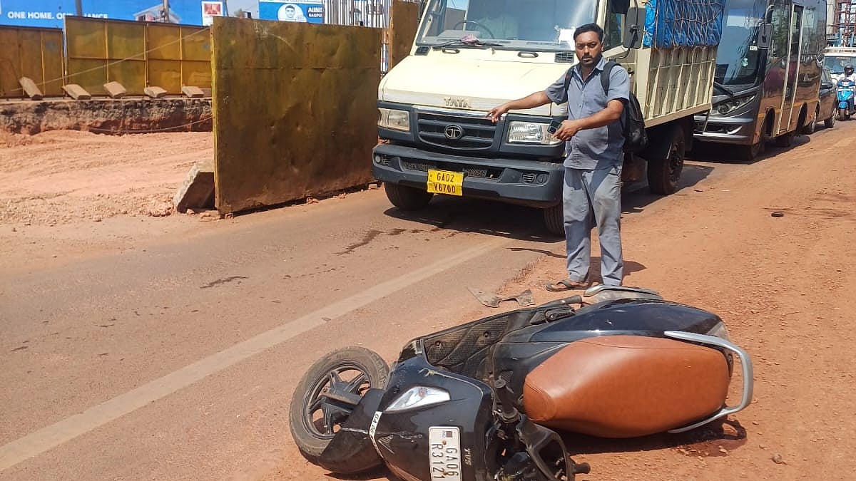 Tragic Incident in Dabolim: Electricity Department Staff Killed by Collapsing Metal Barricade
