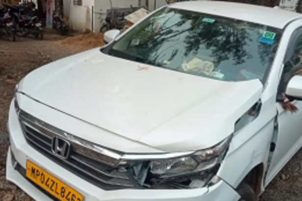 Tragic Incident in Madhya Pradesh: Man Fatally Dragged for Over 25 Km After Being Thrown Out of Speeding Car by Drunk Friends