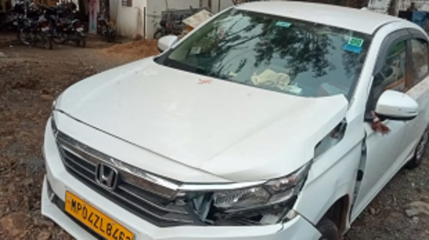 Tragic Incident in Madhya Pradesh: Man Fatally Dragged for Over 25 Km After Being Thrown Out of Speeding Car by Drunk Friends