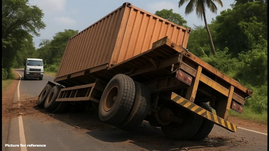 Trailer Overturns at Usgao, No Casualties Reported 1 Trailer Overturns at Usgao, No Casualties Reported
