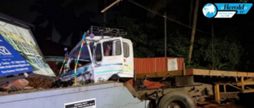 Trailer truck rams into a shed at Old Goa