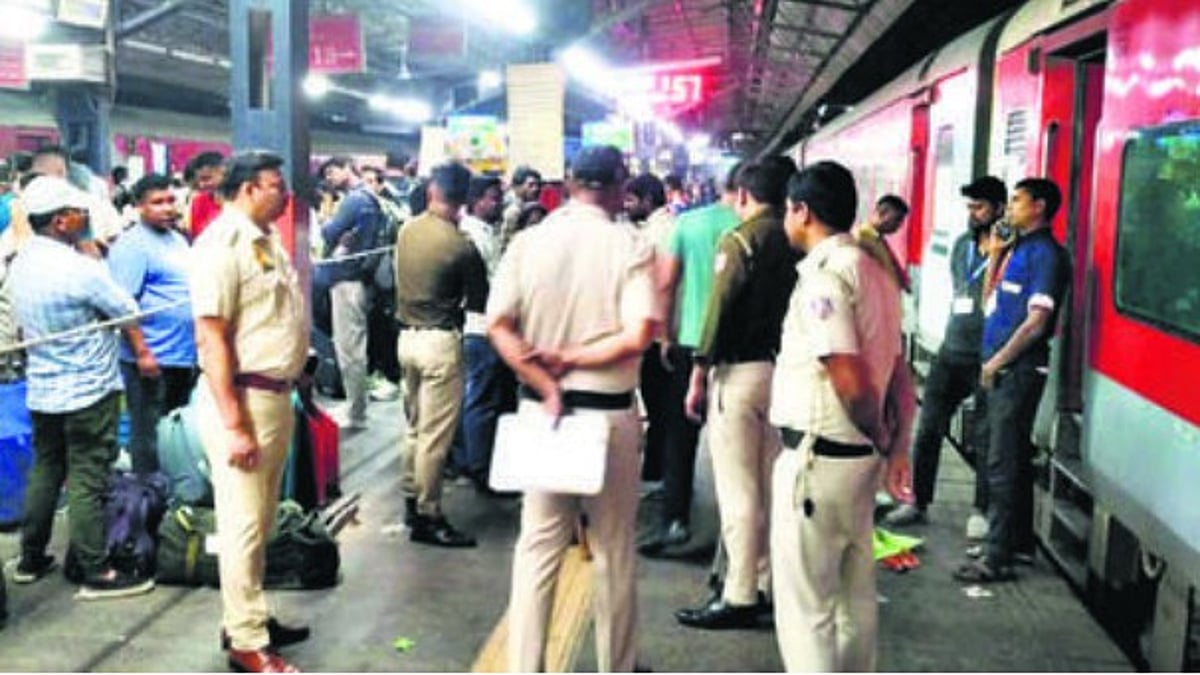Train Delays Cause Heavy Rush at New Delhi Railway Station, No Stampede Reported
