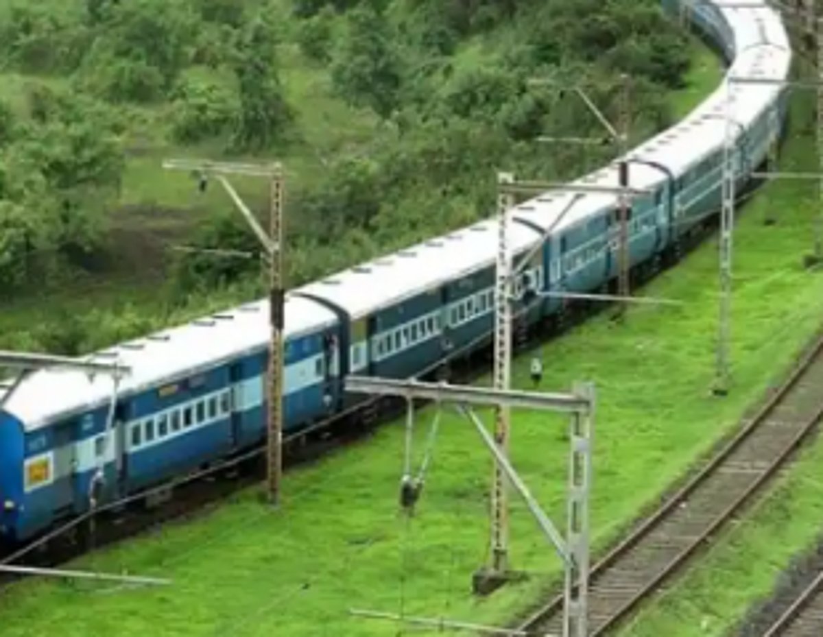 Train passenger robbed of cash, gold